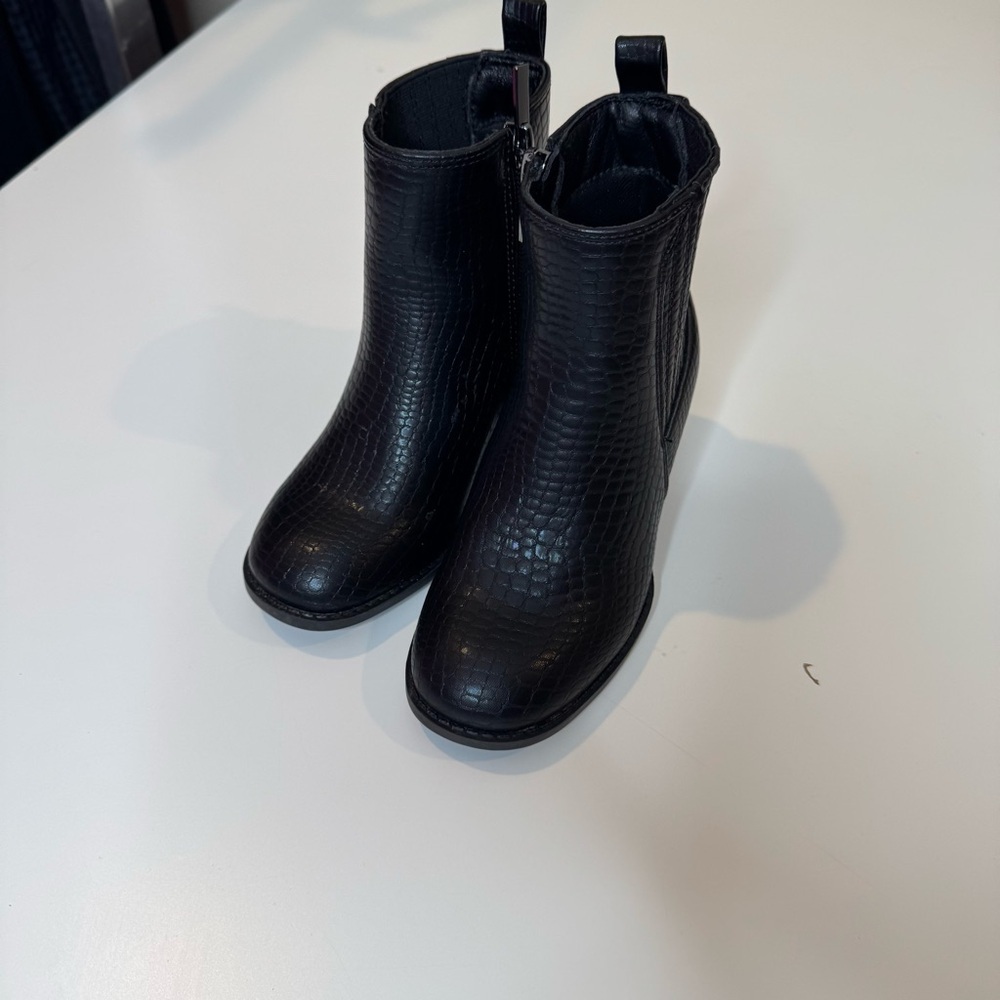 Vince Camuto Girls Black Textured Ankle Boots –Side Zip – Block Heel Sz 11 NWOT - Picture 2 of 10
